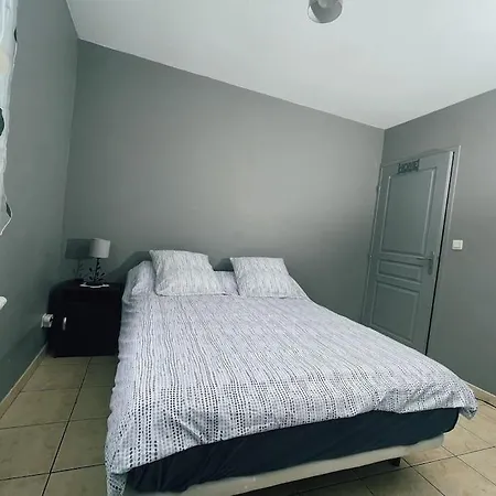 Appartement La Plume Argentee Only Women Femmes Uniquement Vénissieux